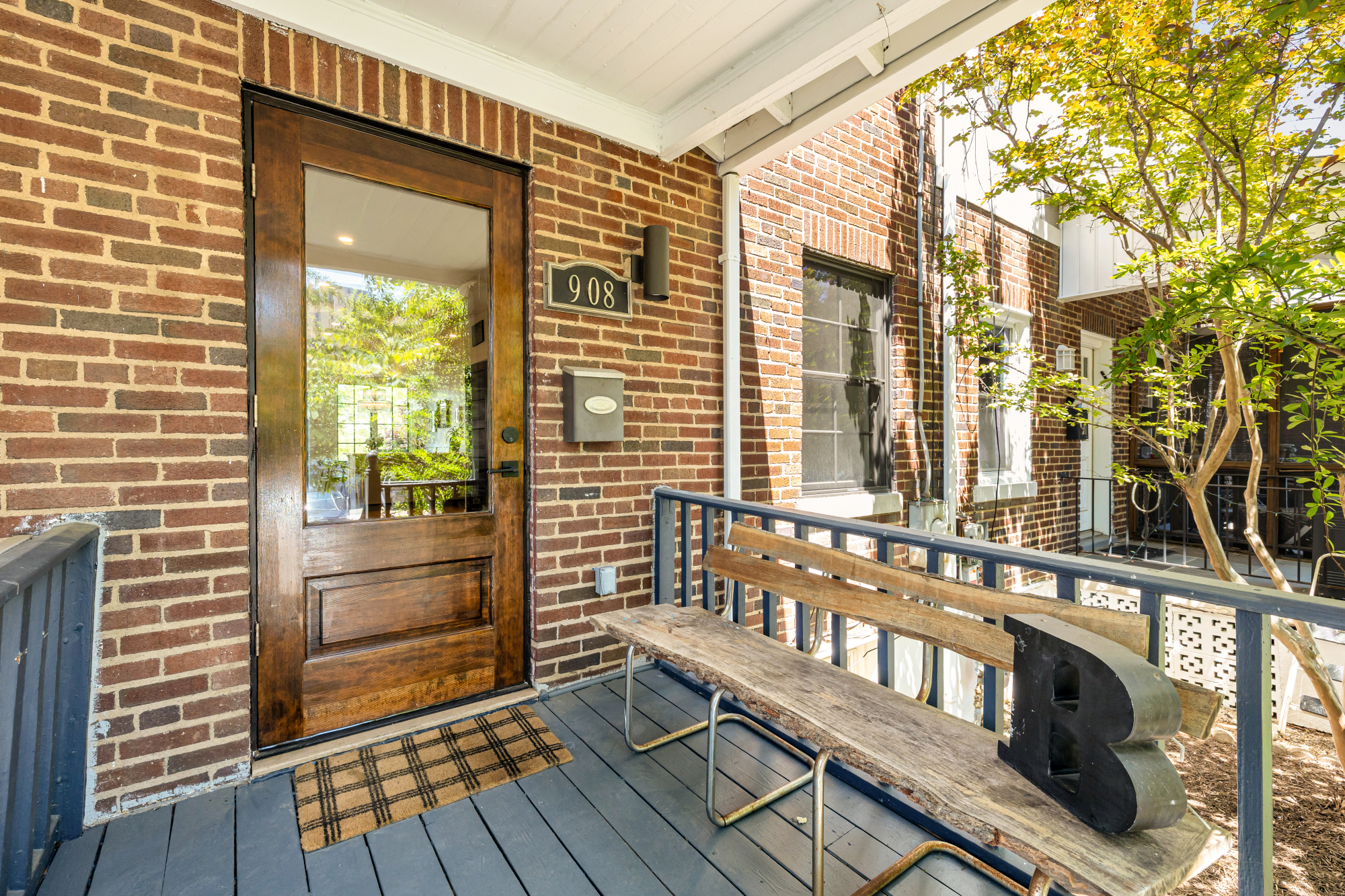 908 Girard Street NE_Porch